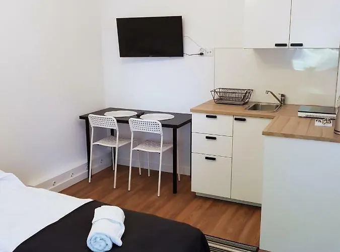 Metro Targowek Apartmán *