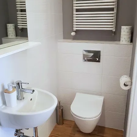 Metro Targowek Apartman *